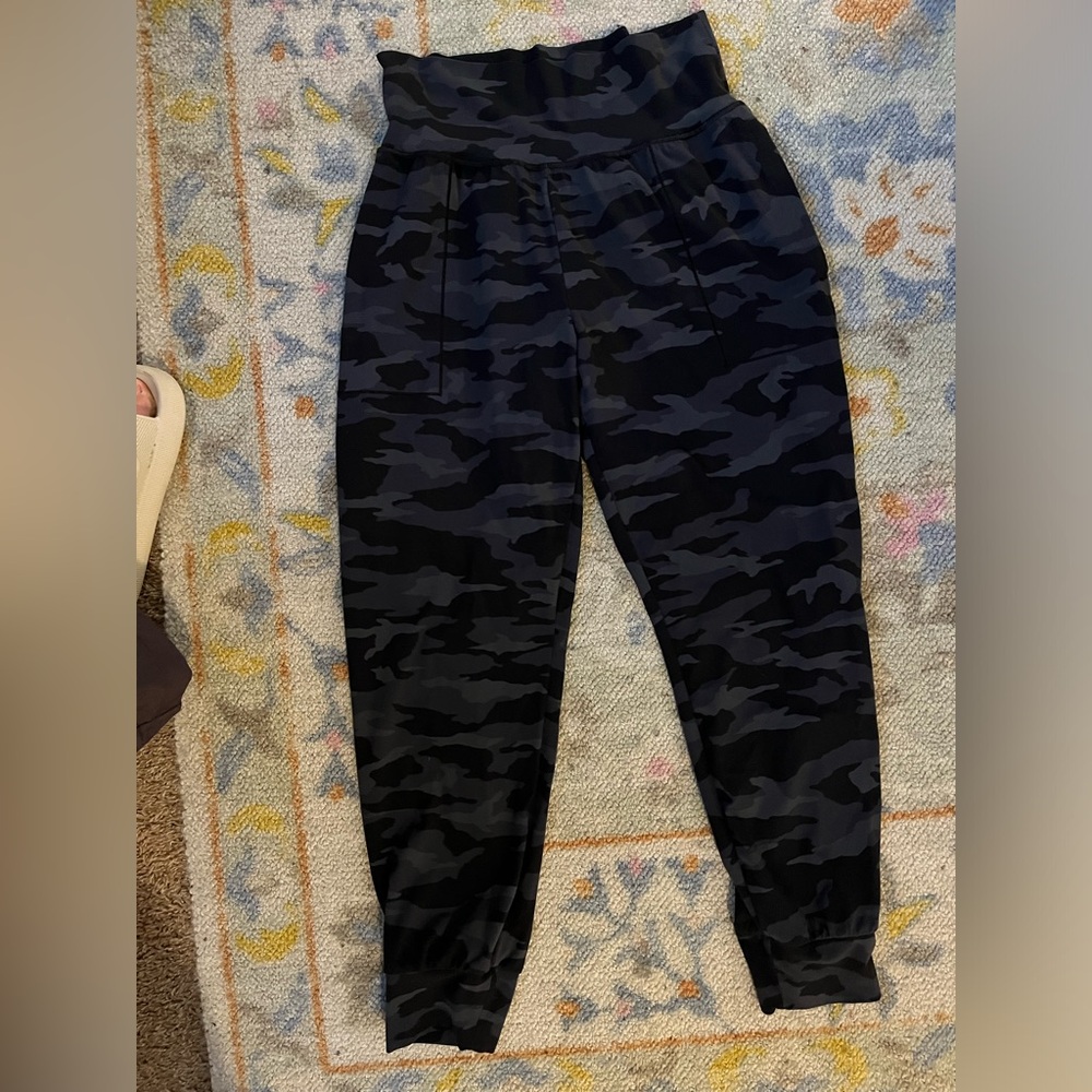 Athleta Salutation stash joggers